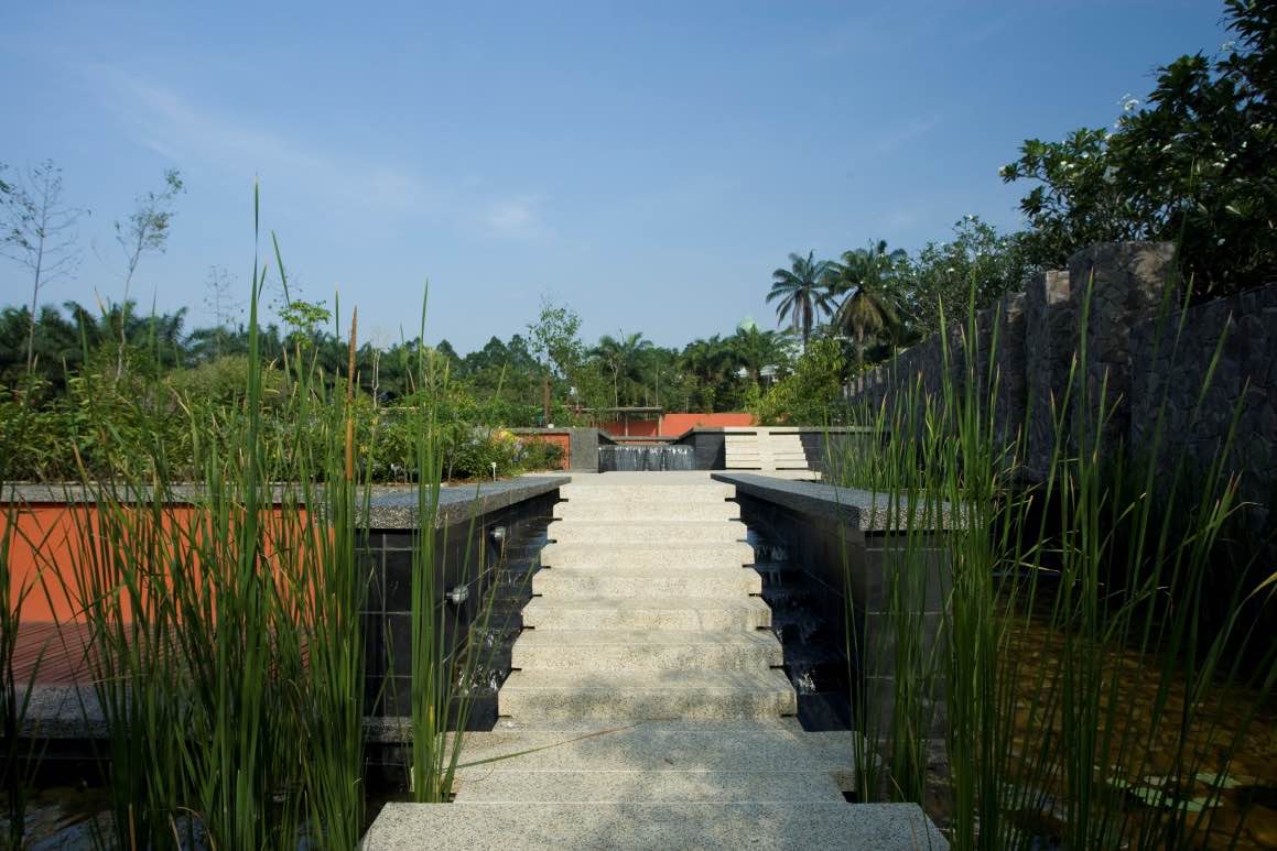 Seri Perdana, Herb Garden